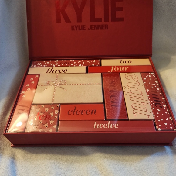 Kylie Cosmetics Advent Calendar NIB 12 full sized products - Picture 2 of 5